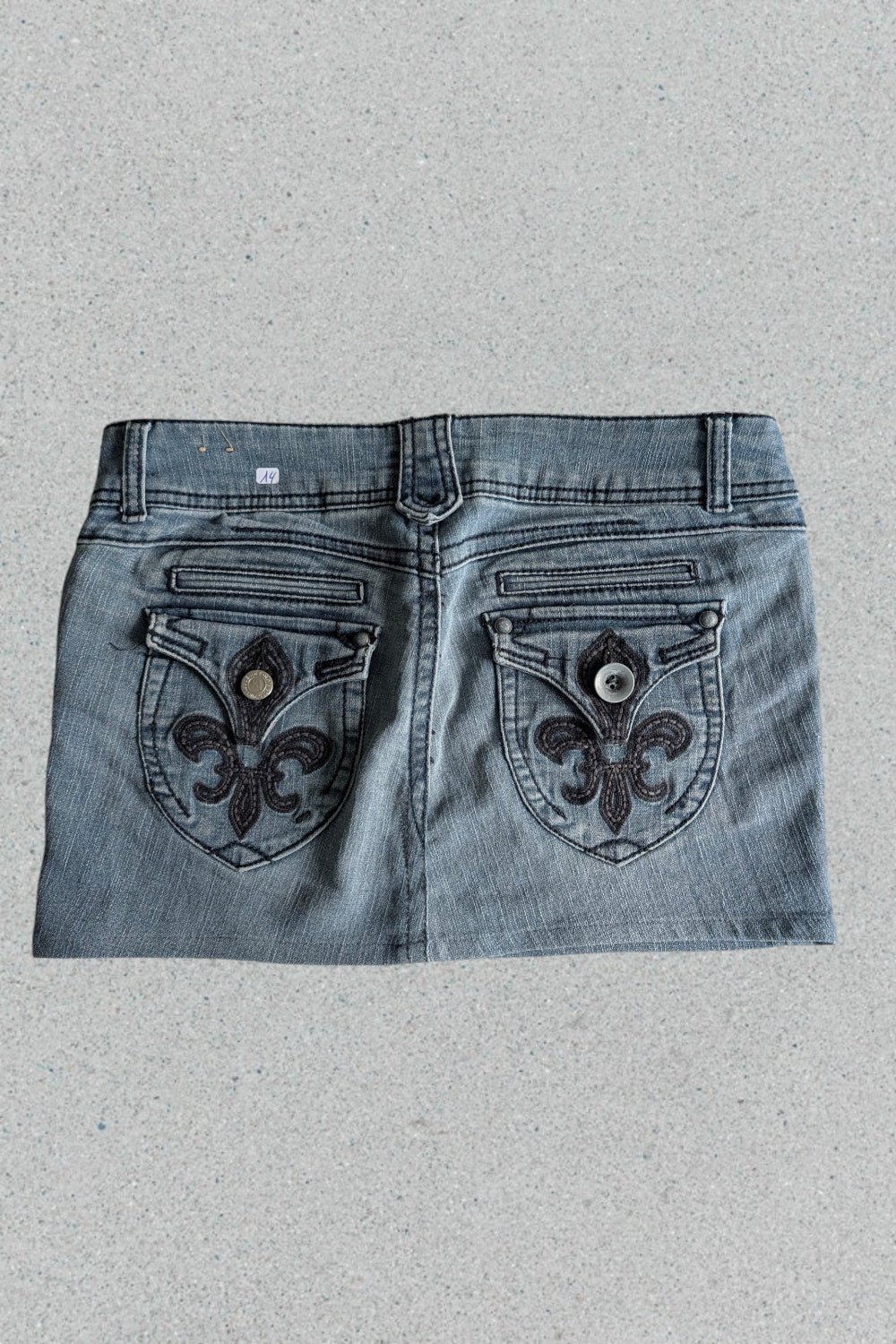 Rewind Low Waist Jeans-Minirock mit Fleur-de-Lis Stickerei 🖤