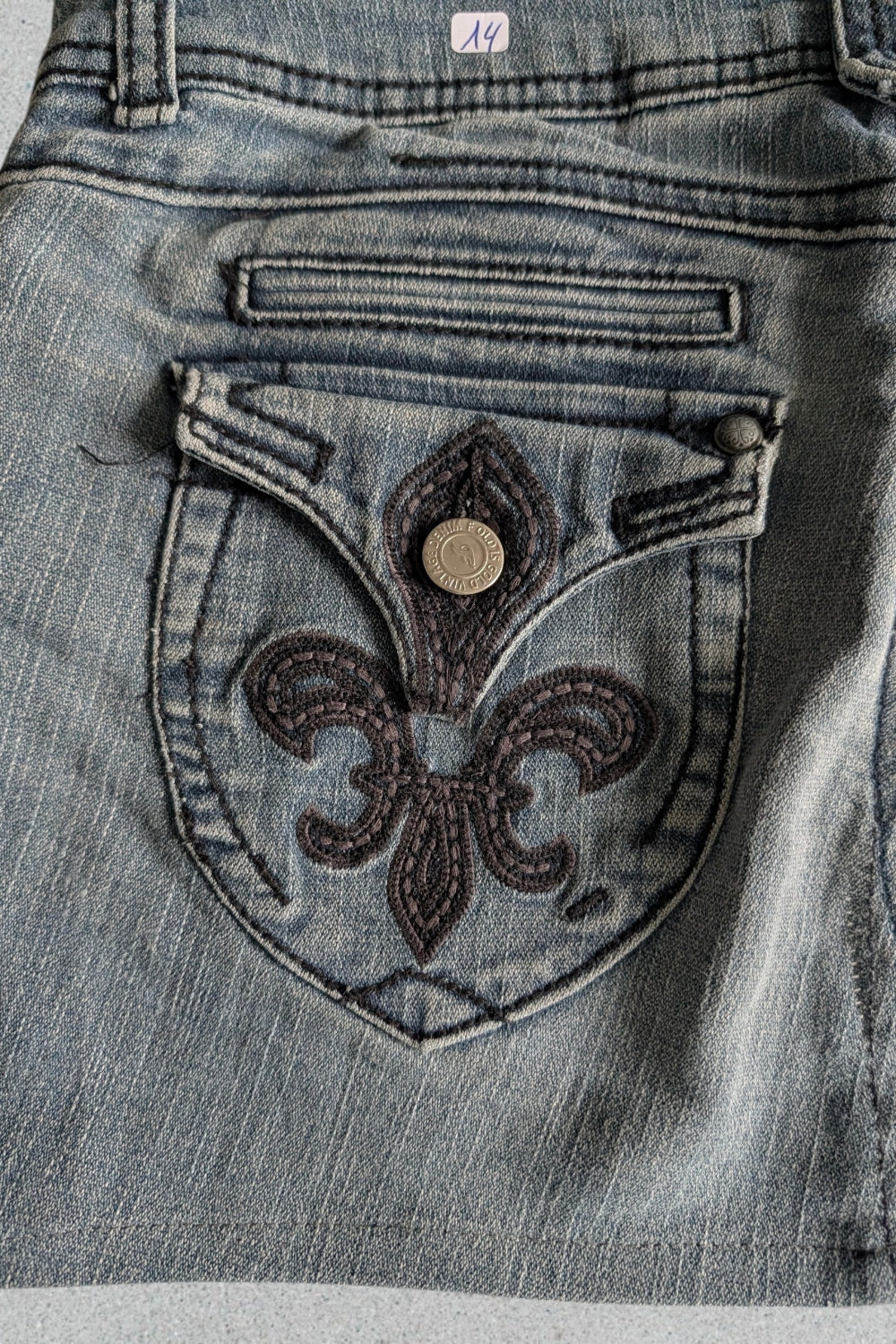 Rewind Low Waist Jeans-Minirock mit Fleur-de-Lis Stickerei 🖤