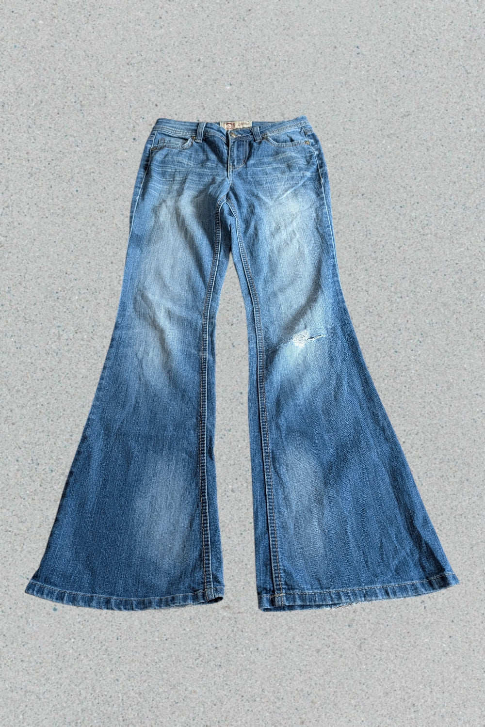 L.E.I. Sophia Hipster Flare Jeans Y2K Vintage Denim Schlaghose Bestickte Taschen