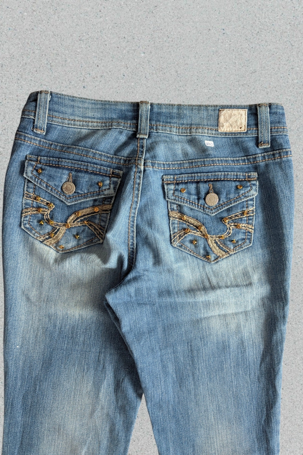 L.E.I. Sophia Hipster Flare Jeans Y2K Vintage Denim Schlaghose Bestickte Taschen
