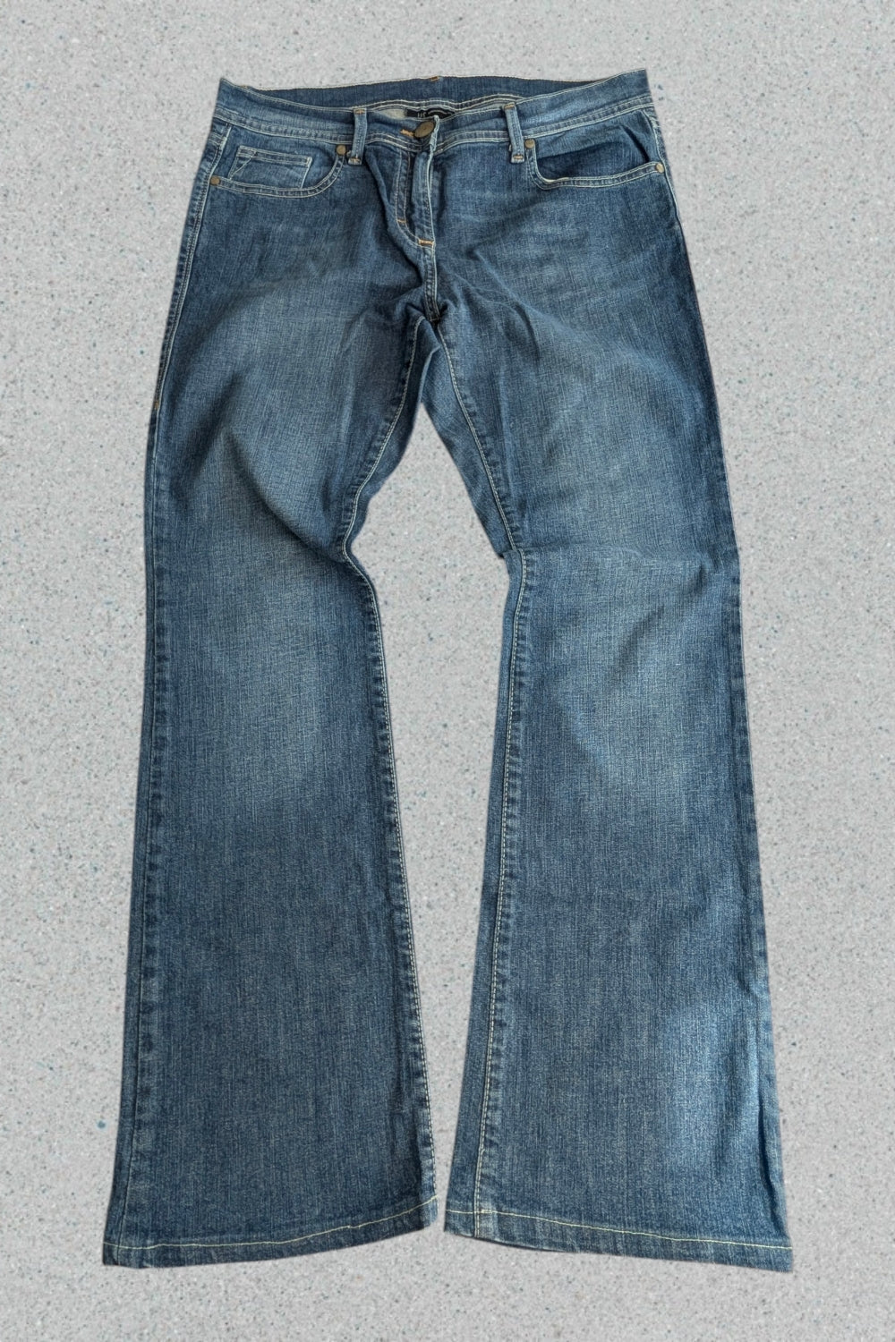Bootcut Jeans mit Nieten-Details • Y2K Vintage Style • Damen