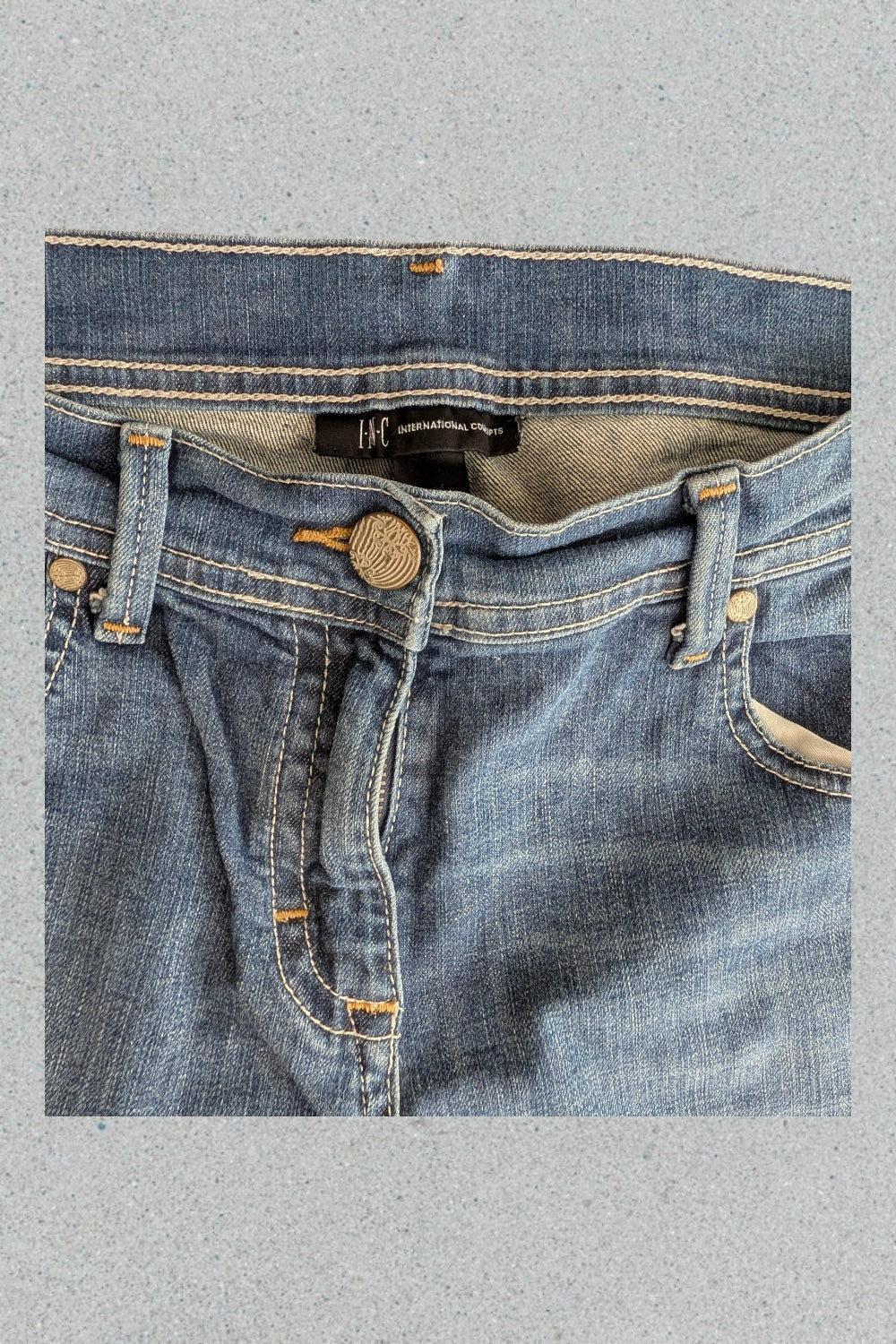 Bootcut Jeans mit Nieten-Details • Y2K Vintage Style • Damen
