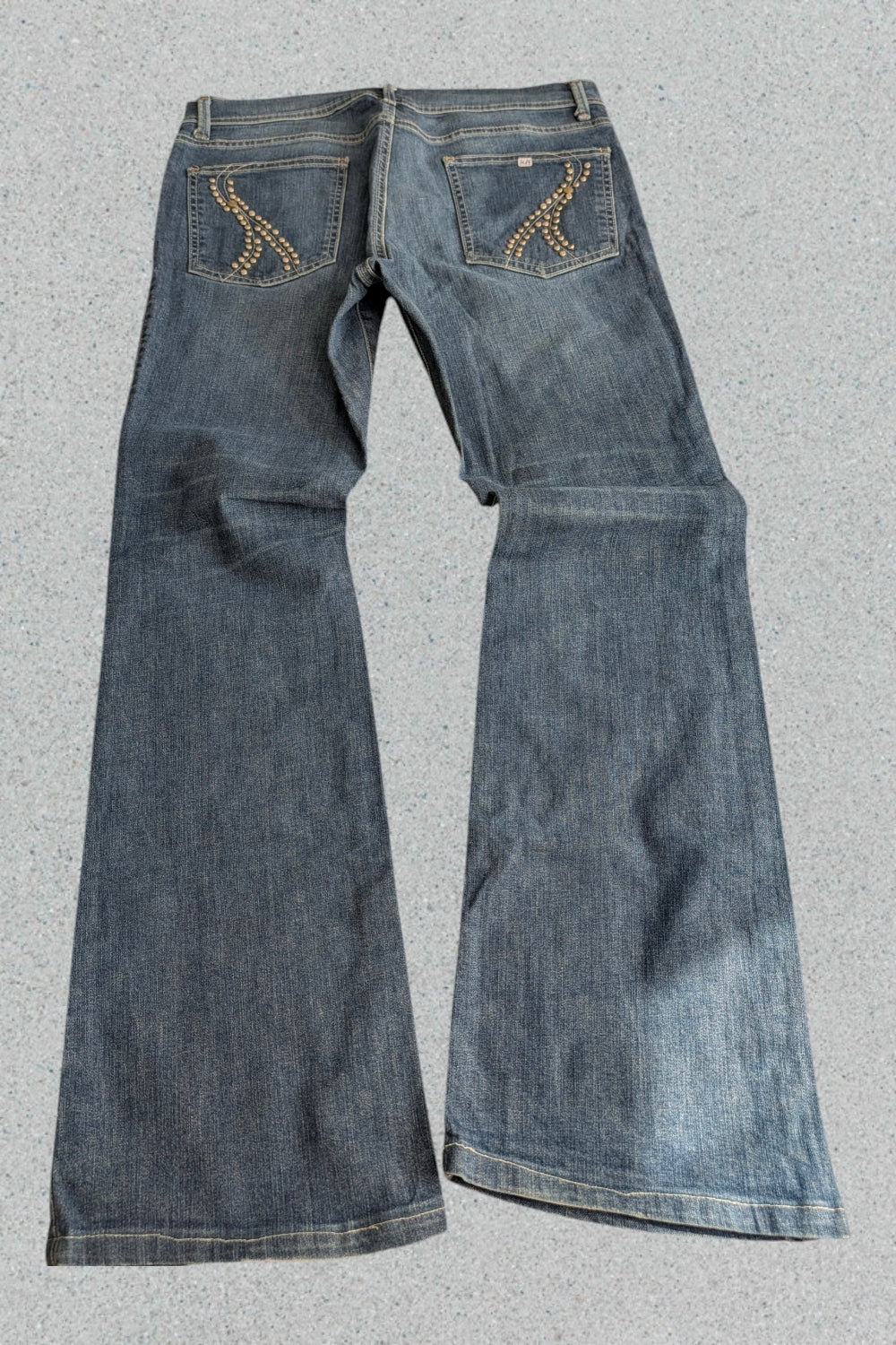Bootcut Jeans mit Nieten-Details • Y2K Vintage Style • Damen