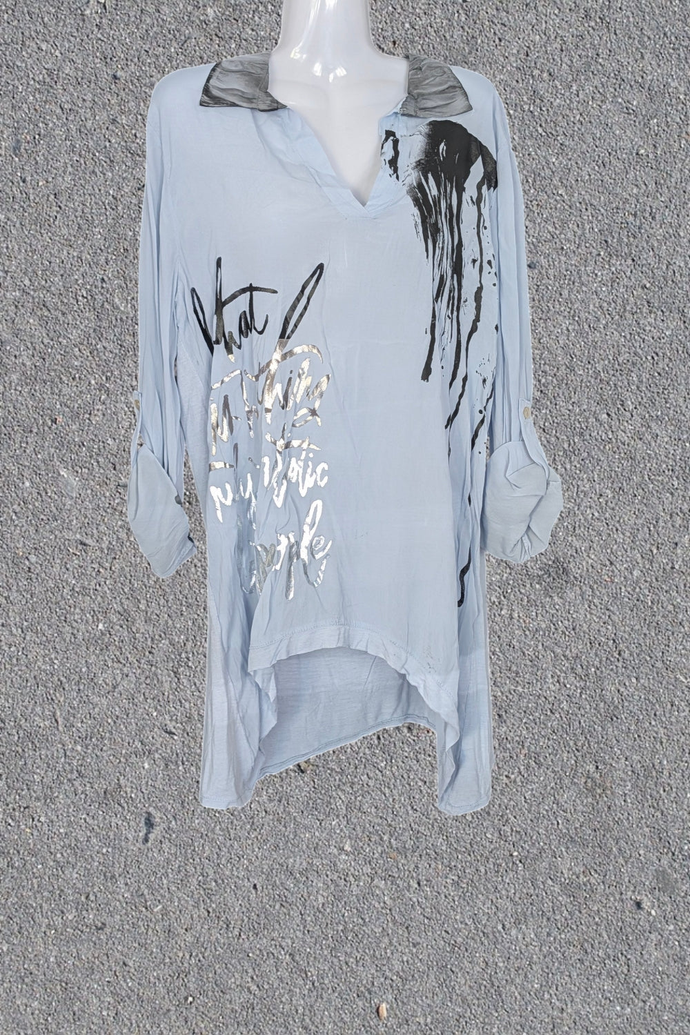 Edle Bluse – Made in Italy – NEU – Hellblau/Schwarz