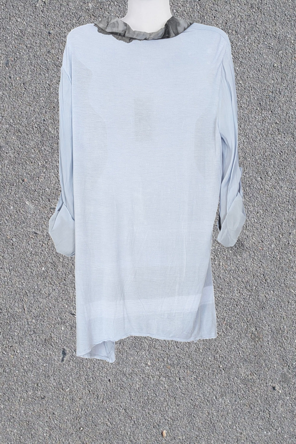 Edle Bluse – Made in Italy – NEU – Hellblau/Schwarz